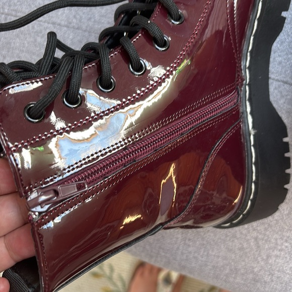 Sincerely Jules Harley Maroon Patent Leather Combat Lace Up Zip Boots Sz 7 - Picture 3 of 6